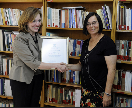 Nava Sonnenschein receiving Women of Courage certificate