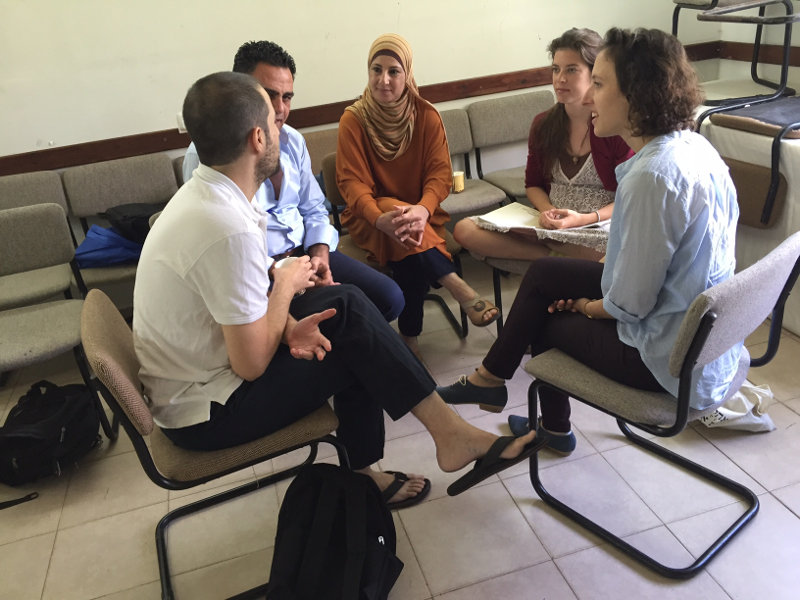 discussion between change agents course participants