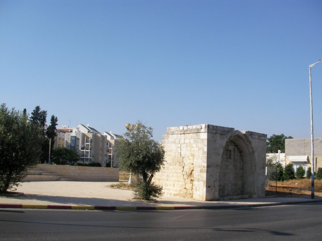 photo of the old sabil in Lydda (Wikimedia Commons)